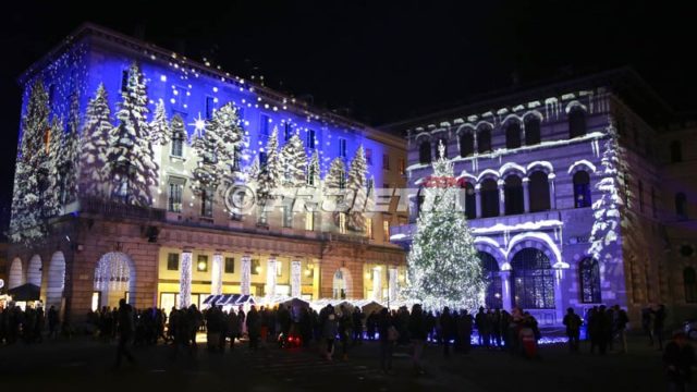 Proiezione bosco innevato Natalizio - Como Magic Light Festival 2015