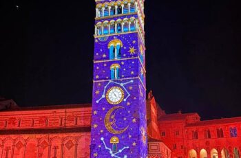 Campanile di Pistoia mappato con proieizoni architetturali